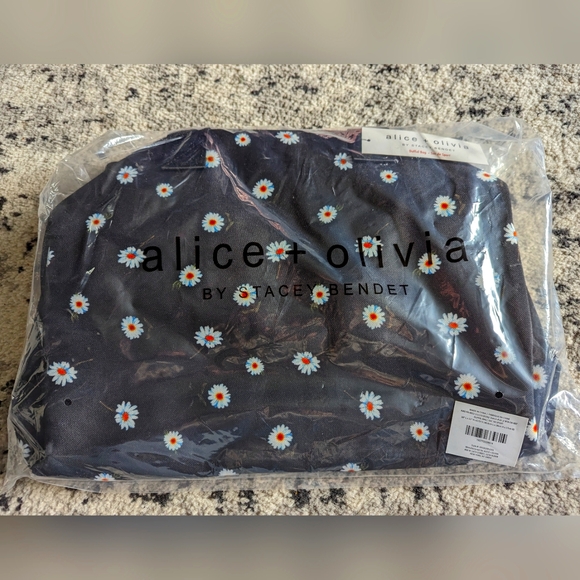 Alice and Olivia Floral Print Duffle Bag NWT - Picture 1 of 5